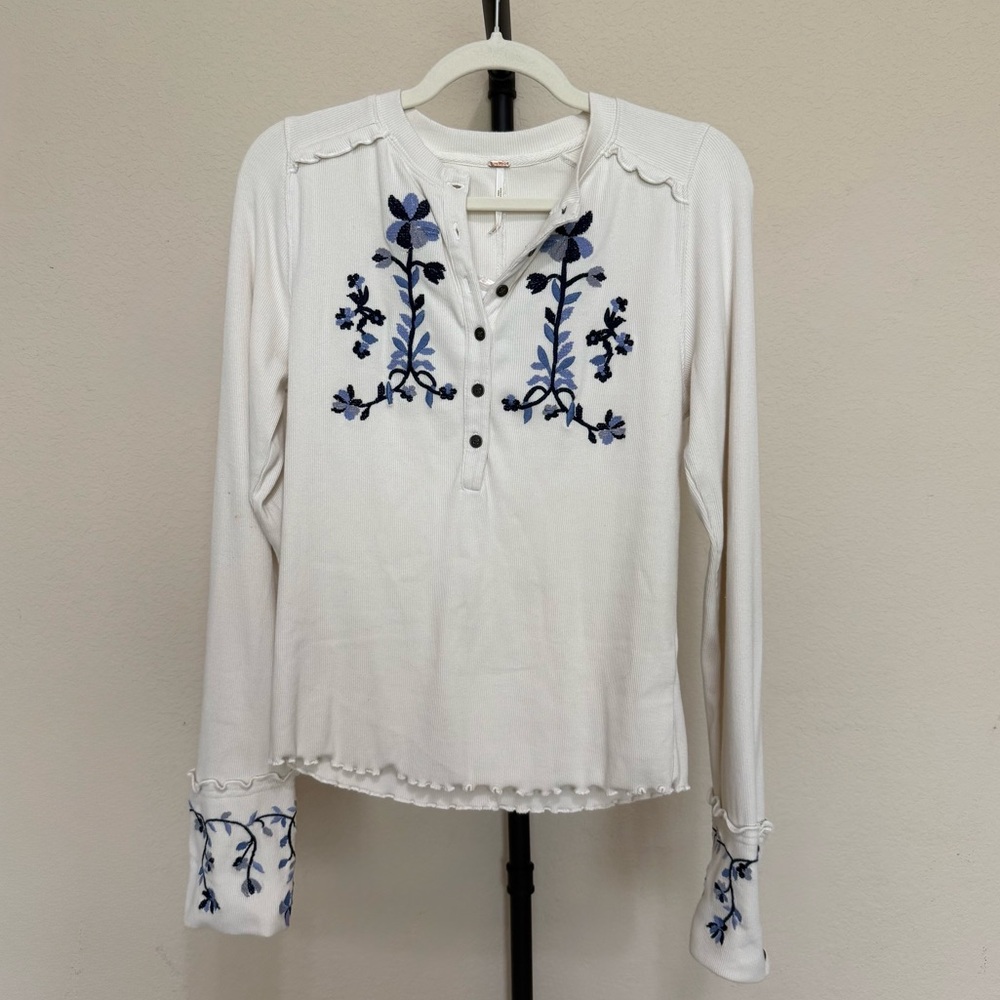 NWT Free People Fleur Embroidered Cuff Henley - Picture 8 of 11